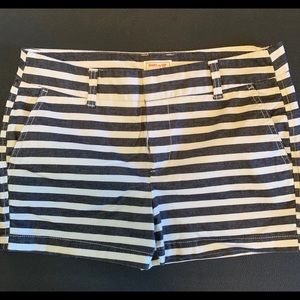 NWOT ❤️ Gap “Khakis by Gap” 3” striped shorts!